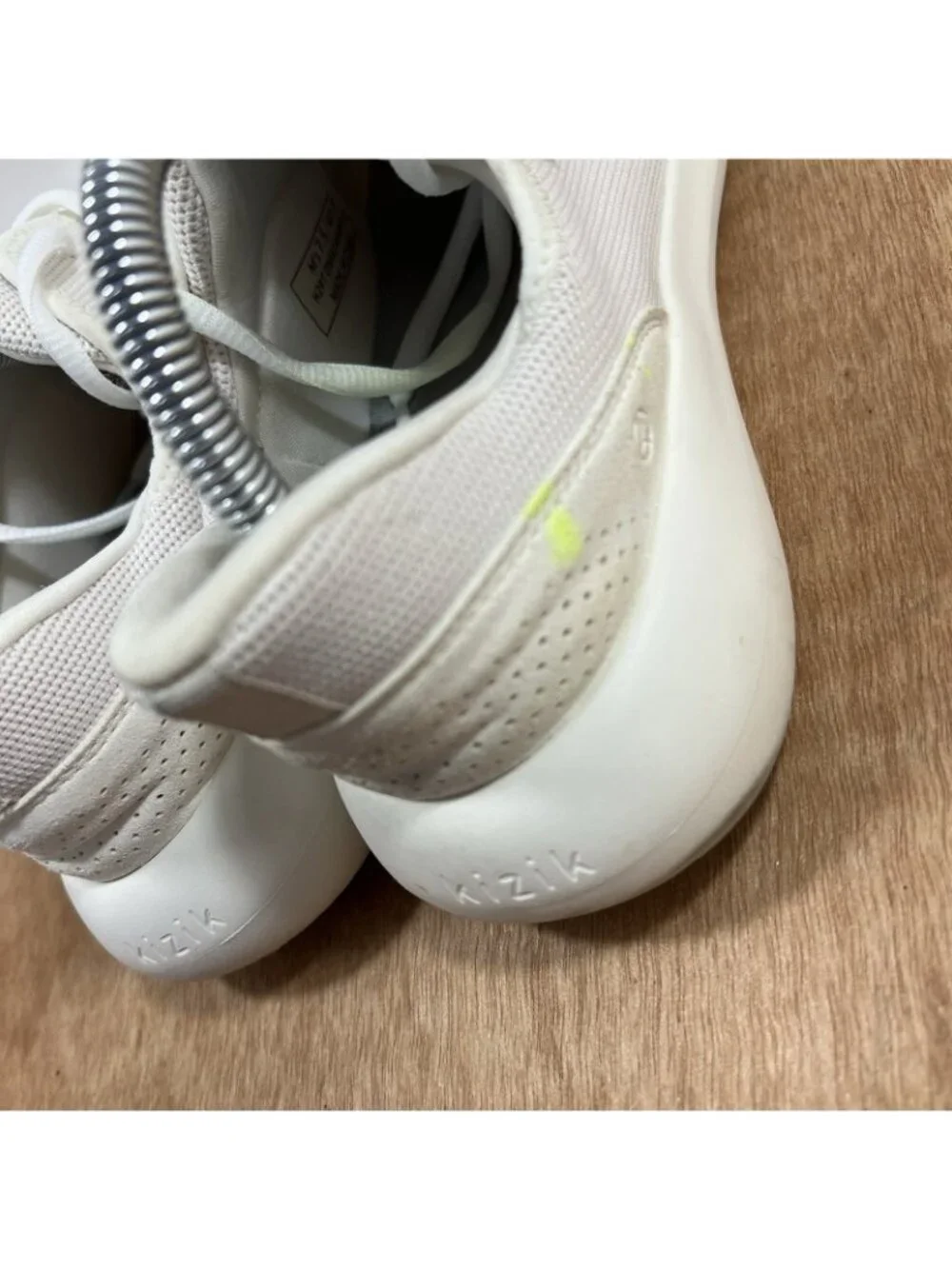 KIZIK Lima Women’s Size 9 White Hand Free Athletic Shoes